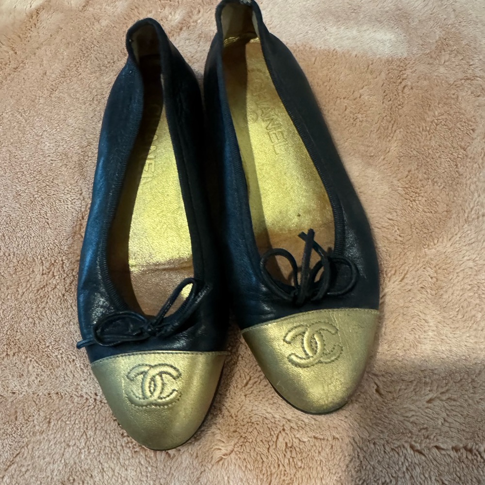 CHANEL Women's Black and Gold Loafers